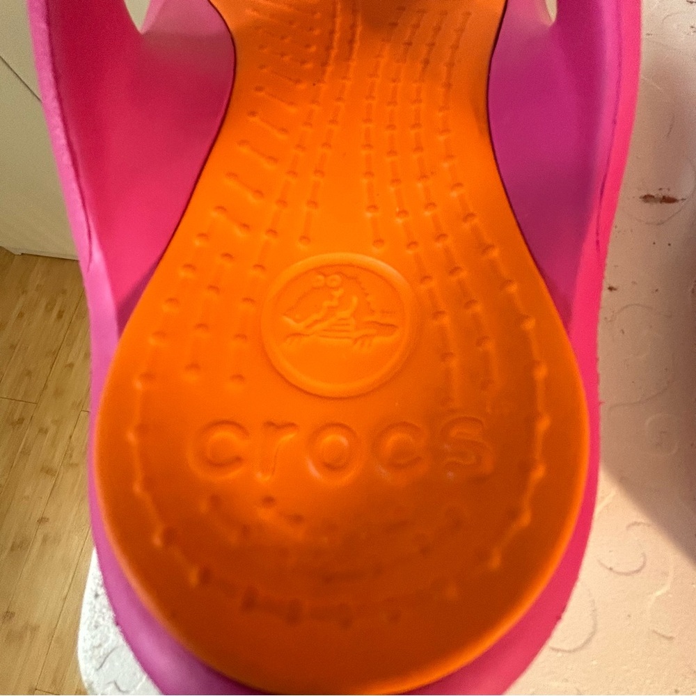 NWOT CROCS Athens Disney Pink Orange flip-flop sandals Ladies Size 9 (Men’s 7) - Picture 3 of 8